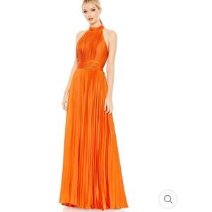 NEW Ieena for Mac Duggal pleated high neck satin sleeveless halter gown size 10